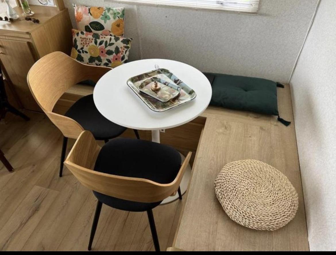 Tiny House In De Wei Hotel โฮลเตน ภายนอก รูปภาพ